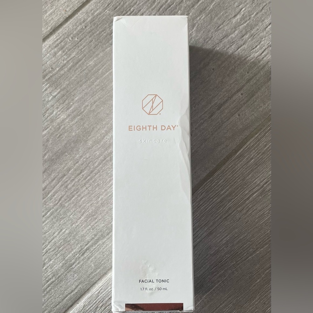 Eight Day Skincare Facial Tonic - White
